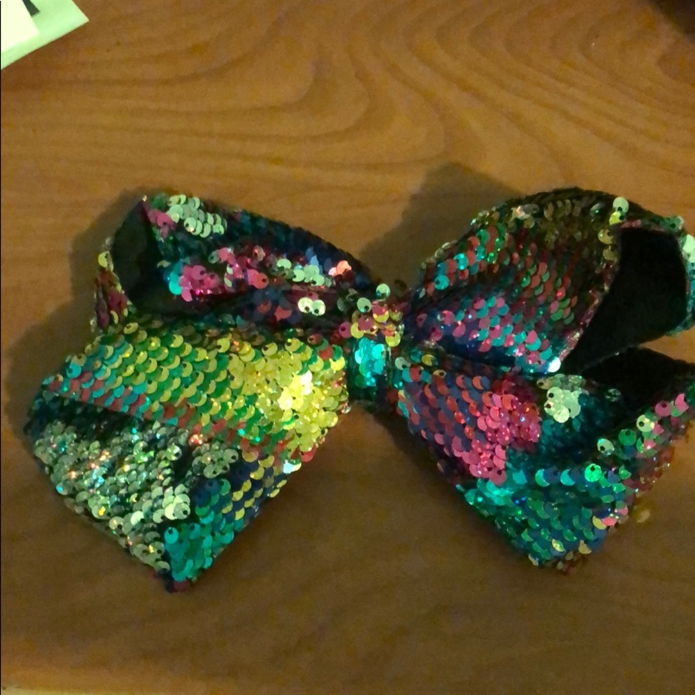 Color Reversible Bow